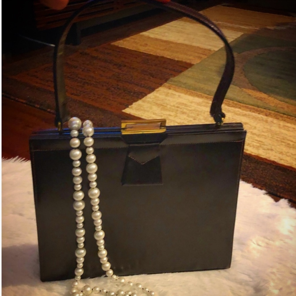Gorgeous vintage snap lock  satchel bag.
